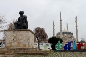 'Mimar Sinan'ın heykelinin y&ouml;n&uuml; değiştirilsin' &ouml;nerisi