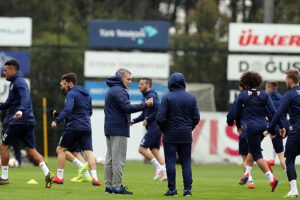 Fenerbah&ccedil;e'de derbi mesaisi!