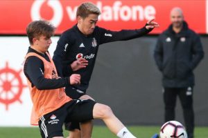Beşiktaş, Medipol Başakşehir ma&ccedil;ı hazırlıklarını s&uuml;rd&uuml;rd&uuml;