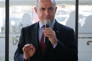 "10 yaşındaki &ccedil;ocuğa 'Se&ccedil;men misin?' diye sordular"