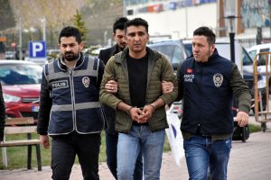 Ağabeyinin kayınbiraderini &ouml;ld&uuml;ren o zanlı adliyede