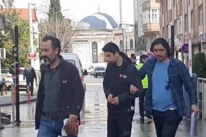 Yanına yaklaştığı kadınlara tacizde bulunup ka&ccedil;an zanlı yakalandı