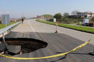 Batman'da 7 metre derinliğinde yeni obruk
