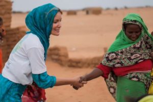 Gamze Özçelik Sudanlılara dualarını iletti