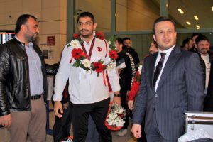 Şampiyon güreşçiler Ankara'da