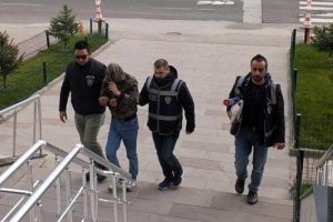 Tartıştığı eşini bı&ccedil;aklayarak &ouml;ld&uuml;rd&uuml;!