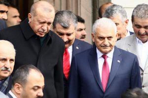 Cumhurbaşkanı Erdoğan ve Binali Yıldırım cuma namazını birlikte kıldı