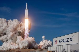 Falcon Heavy roketi ilk kez ticari amaçlı fırlatıldı