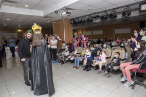 Bursa'da hasta &ccedil;ocuklara iki &ouml;l&ccedil;ek masal