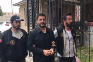 FET&Ouml;'den aranan eski emniyet m&uuml;d&uuml;r&uuml; sahte kimlikle yakalandı
