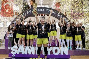 Çankaya Üniversitesi şampiyonluk kupasını aldı!