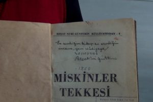 Reşat Nuri Güntekin'in, eşi için imzaladığı kitap, lise deposunda bulundu