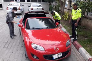 Otomobil hırsızları kovalamaca sonucu yakalandı