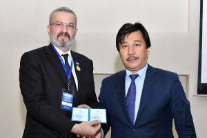 Kazakistan'ın Uluslararası Bilim Ödülü, Bursa Uludağ Üniversitesi'nden Prof. Dr. Aydınlı'ya