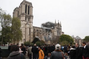 Fransa halkından 'Notre Dame' dayanışması