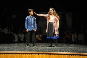 Bursa'da Tiyatro Okulu'nda prömiyer heyecanı