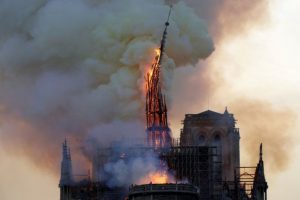 Notre Dame yangınında 'Hristiyanlığa karşı saldırı' iddiası