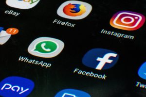 Rusya'dan sosyal medya devlerine 9 ay süre