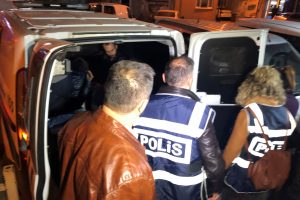 Bursa'da 50 bin liralık ziynet eşyası çalan hırsızlar yakayı ele verdi