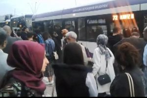Yangın tüpü açılan halk otobüsünde panik anları