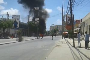 Somali'de bomba yüklü araç patladı