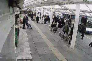 Polis, hırsızları yedikleri abur cuburdan yakaladı