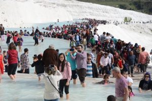 Turist akını! 3 saate 15 bin kişi ziyaret etti