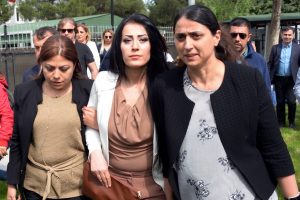 Erteleme s&uuml;resi dolan Ayşe &ouml;ğretmen, cezaevine girdi
