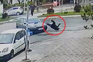 Yaya ge&ccedil;idinde feci kaza: Metrelerce u&ccedil;tu