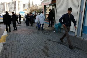 Polis kıyafetli soygun girişimi!