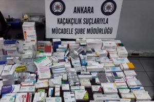 Suriyelilerin a&ccedil;tığı ka&ccedil;ak muayenehaneye şok baskın!
