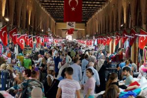 Bulgarlar 'alışverişe' Yunanlar 'eğlenmeye' geliyor