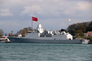 Hollanda Kraliyet Donanması gemisi İstanbul'a demirledi