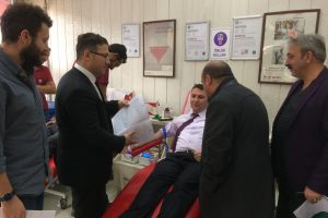 Kan bağışına sağlık&ccedil;ılardan yoğun ilgi