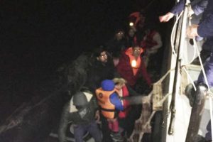 23 ka&ccedil;ak g&ouml;&ccedil;men, lastik botta yakalandı
