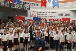 T&uuml;rk askerinden Kosovalı &ouml;ğrencilere eğitim desteği