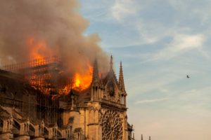 Notre-Dame y&ouml;neticisi: Ge&ccedil;ici bir katedral yapılamaz mı?