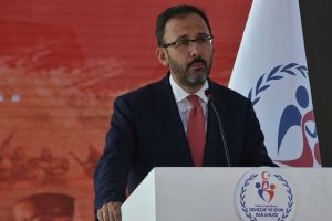 Bakan Kasapoğlu &ouml;ğrencilerle bir araya geldi