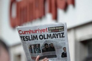 Cumhuriyet gazetesi &ccedil;alışanlarına hapis cezası