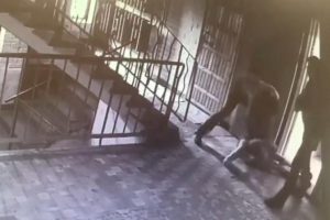 58 yaşında engelli adamı darp ettiler!