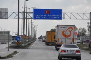 Karayollarında &uuml;cret &ouml;demeyen ara&ccedil;lara ceza yağdı