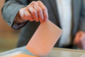 Anayasa referandumu i&ccedil;in oy verme işlemi başladı