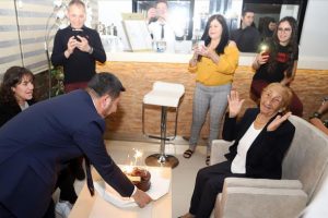 113. yaşını kutlamak i&ccedil;in Kapadokya'yı se&ccedil;ti