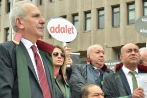 Ankara Barosu'ndan adliye &ouml;n&uuml;nde 'Adalet N&ouml;beti'