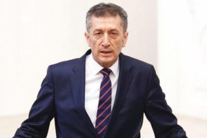 Bakan Sel&ccedil;uk'tan kanseri yenen &ouml;ğretmene mesaj