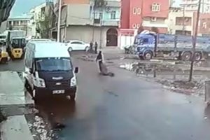 İş yerinden hırsızlık kameraya b&ouml;yle yansıdı