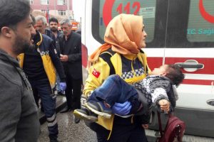 Otomobilin &ccedil;arptığı 4 yaşındaki &ccedil;ocuk yaralandı