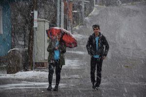 Posof, Nisan'da beyaza b&uuml;r&uuml;nd&uuml;