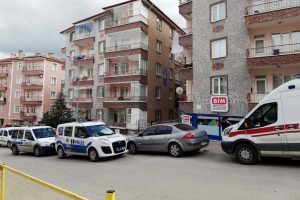 Babasının tabancasıyla kendini başından vuran gen&ccedil; kadın, &ouml;ld&uuml;