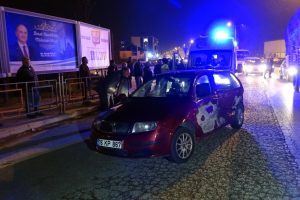 İtfaiye aracı ile &ccedil;arpışan otomobildeki 5 kişi yaralandı